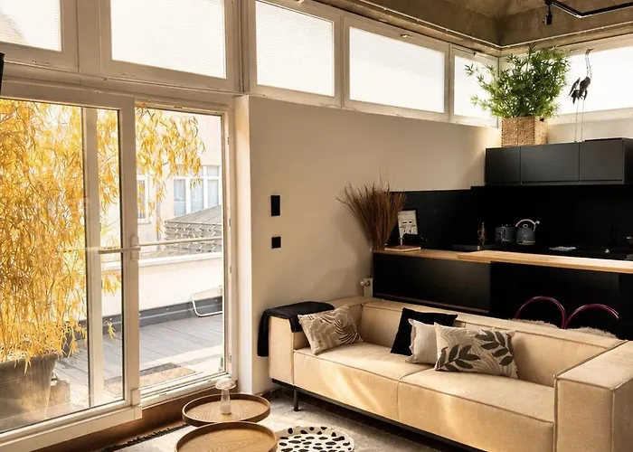 Loft Subway, Dining And Shops Next Door Apartment